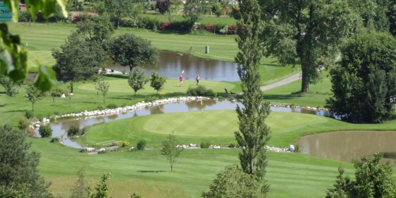 Grün 15 - Par 4 Grün 15 - Par 4
